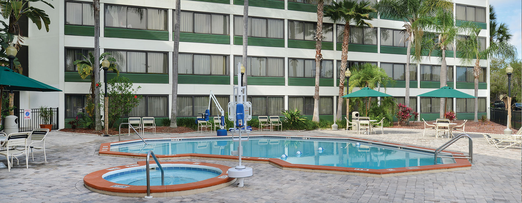 Hotel Amenities - Outdoor Pool, Restaurant, near PIE